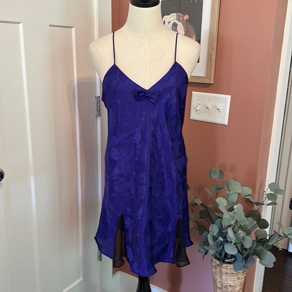 Victoria’s Secret 2-piece 2012 purple black embossed M/6 polyester nightie/panty